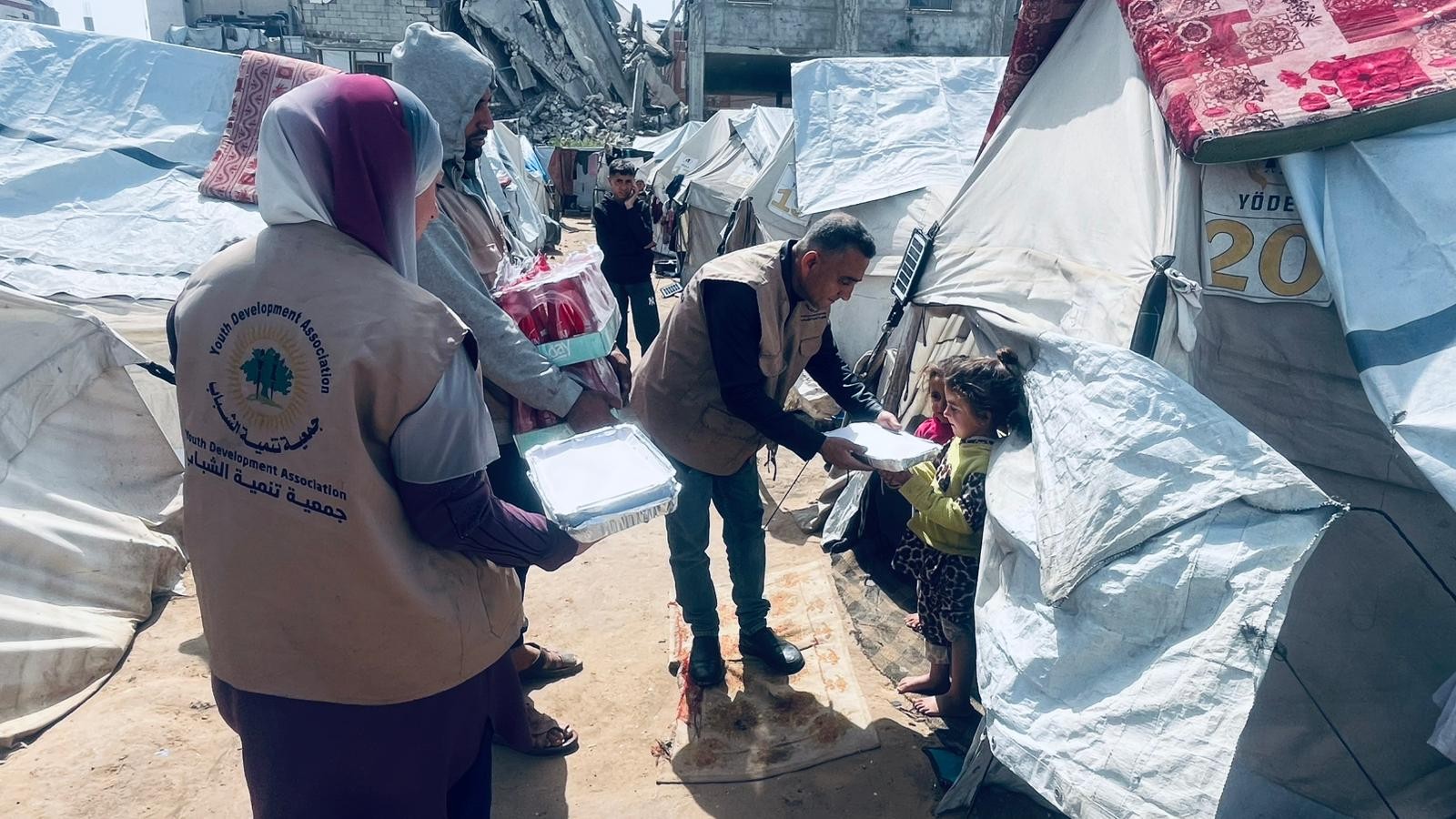 Young children receiving meal trays